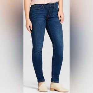 Universal Threads skinny jeans. Women’s size‎ 4/27R